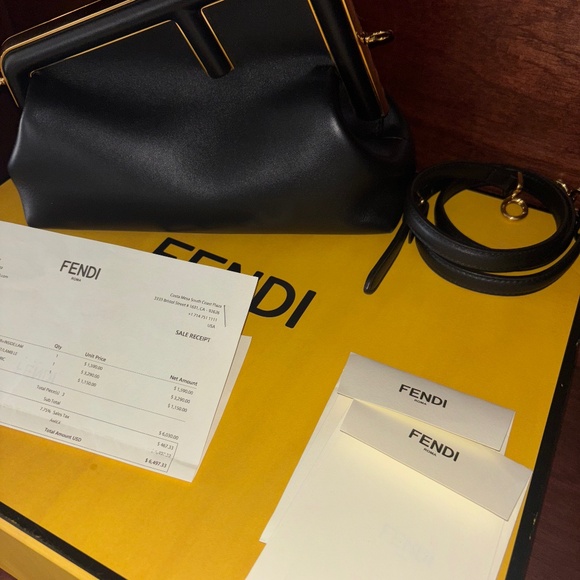 Fendi black leather lambskin clutch with strap - Picture 7 of 12